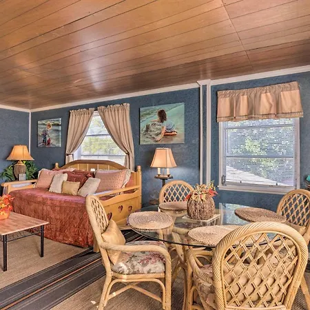 Cozy Lake Worth Oasis Less Than 3 Mi To Golf And Swim!